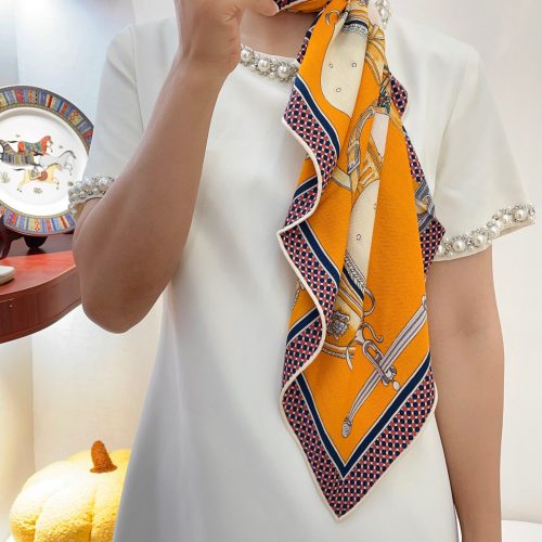 HH scarf