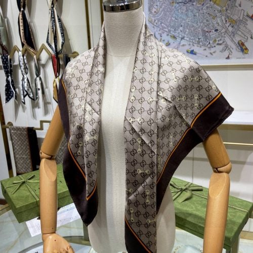 GG scarf