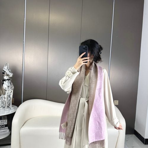 GG scarf