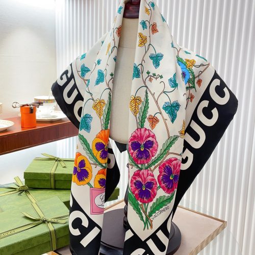 GG scarf