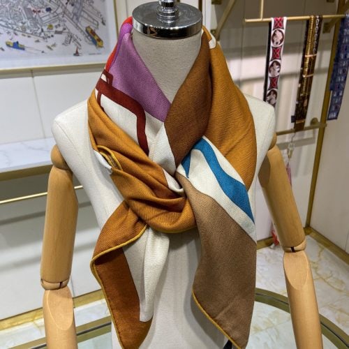 HH scarf