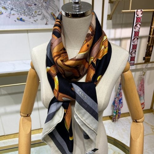 HH scarf