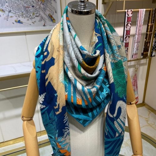 HH scarf