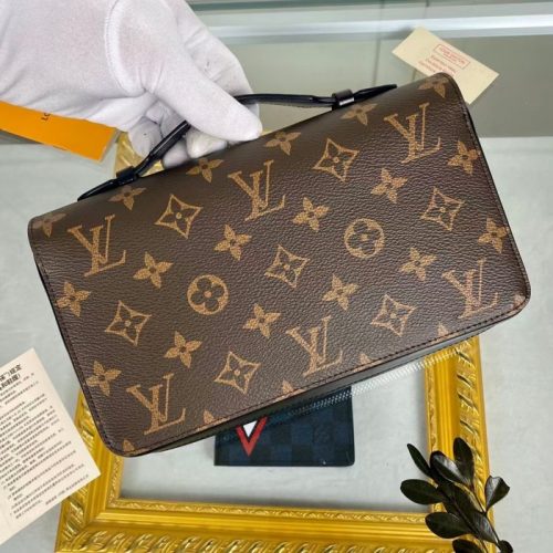 Fashionable leather bag for women