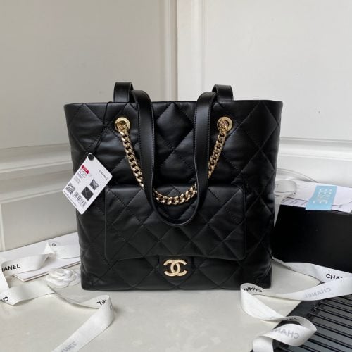 Shoulder handbag