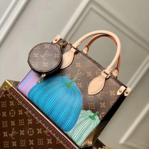Fashionable leather bag for women