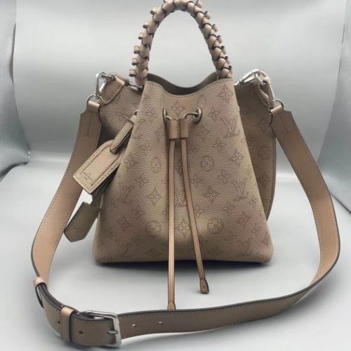 Fashionable leather bag for women