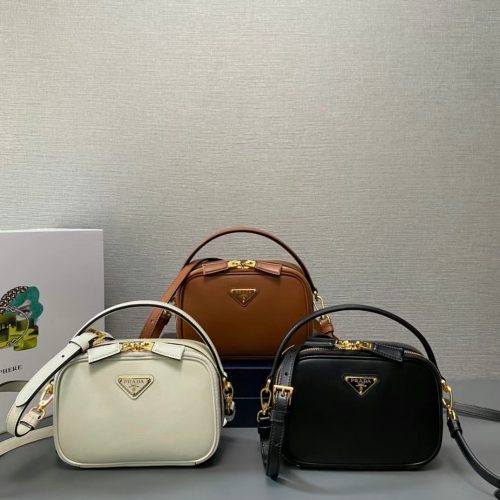 Can be carried by hand or worn with detachable shoulder straps