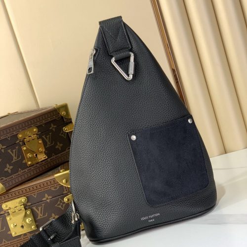 medium everyday bag size example for daily use in the United States and Europe