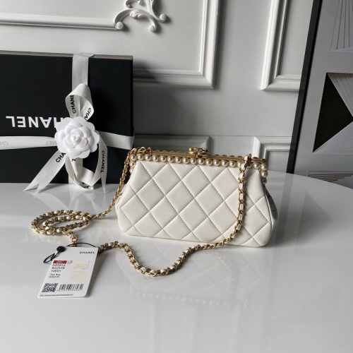 Pearl evening chain bag