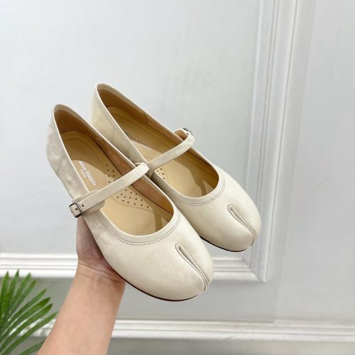 Minimal Split-Toe Ballet Flats
