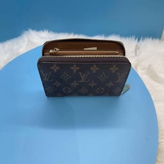 Get a free gift with purchases over $300 #1